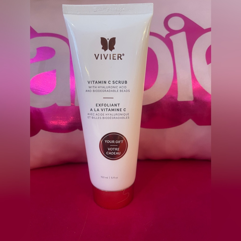 Vivier vitamin C scrub with hyaluronic acid and biodegradable beads exfoliant